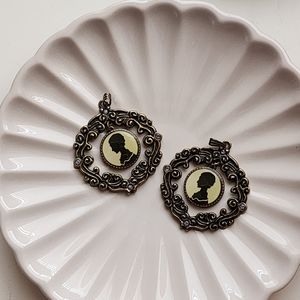 🖤 3/$20 Victorian Style Pendants for Jewelry Making
